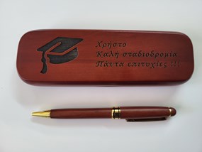 Χαραγμένη ξύλινη κασετίνα με χαραγμένο ξύλινο στυλό